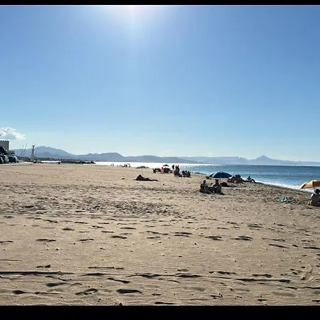 A 350 M De La Playa Les Molins 2 Y Salon-comedor Con Ac 2 Banos 1 Completo Y 1 De Servicio 2º Piso Sin Ascensor *