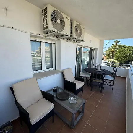 A 350 M De La Playa Les Molins 2 Y Salon-comedor Con Ac 2 Banos 1 Completo Y 1 De Servicio 2º Piso Sin Ascensor * Dénia