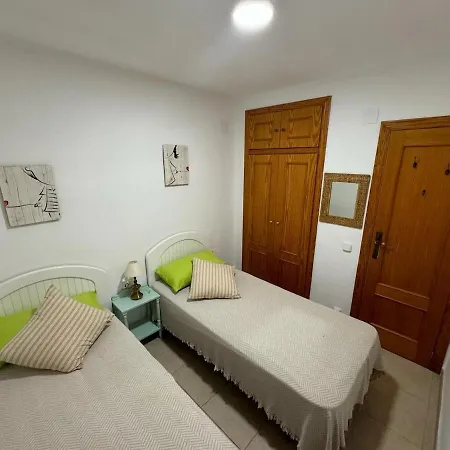 A 350 M De La Playa Les Molins 2 Y Salon-comedor Con Ac 2 Banos 1 Completo Y 1 De Servicio 2º Piso Sin Ascensor Appartement Dénia