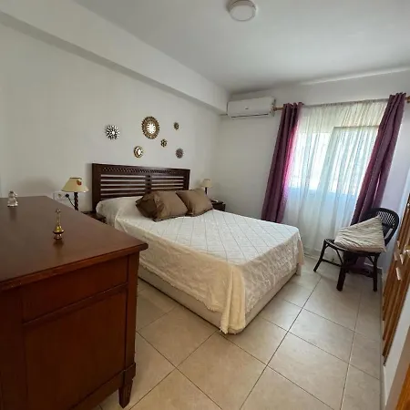 Appartement A 350 M De La Playa Les Molins 2 Y Salon-comedor Con Ac 2 Banos 1 Completo Y 1 De Servicio 2º Piso Sin Ascensor Dénia