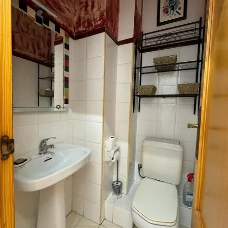 Apartament A 350 M De La Playa Les Molins 2 Y Salon-comedor Con Ac 2 Banos 1 Completo Y 1 De Servicio 2º Piso Sin Ascensor Denia
